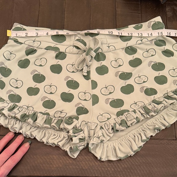 Kate Quinn Green Apple 🍏 Print Ruffle Sleep Shorts - Picture 5 of 7